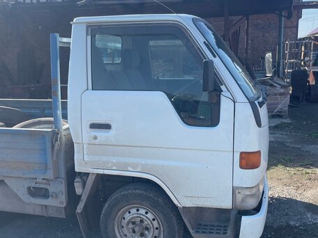 1996 Toyota Dyna, белый, 850000 рублей, вид 2