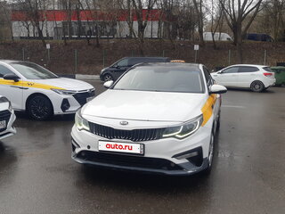 2019 Kia Optima IV Рестайлинг, белый, 930000 рублей, вид 3