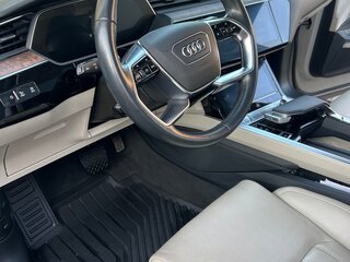 2019 Audi e-tron 55 I, белый, 4000000 рублей, вид 3