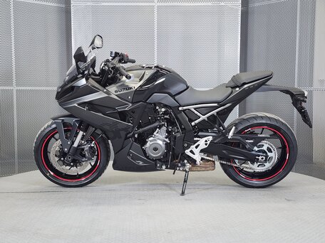 2024 Suzuki GSX-8R, чёрный, 899000 рублей, вид 5
