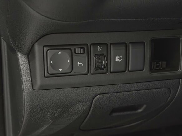 2011 Nissan Note I Рестайлинг, красный - вид 16