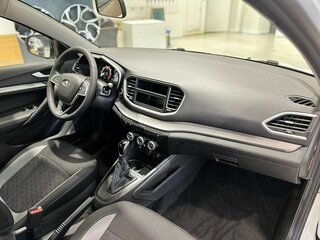2024 Lada (ВАЗ) Vesta I Рестайлинг (NG), белый, 1571500 рублей, вид 5