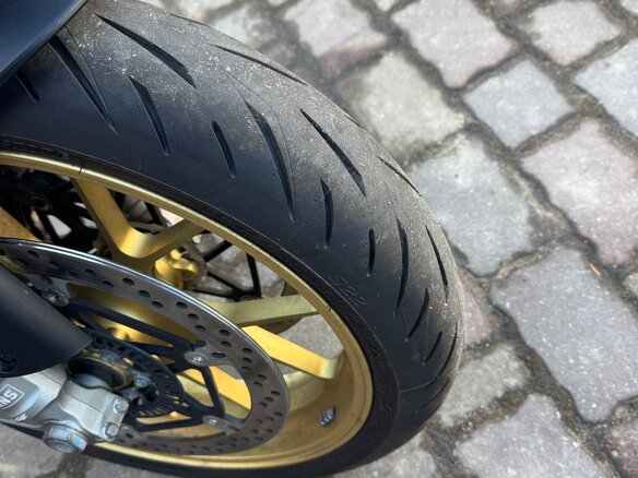 2022 Aprilia RSV4, чёрный - вид 5
