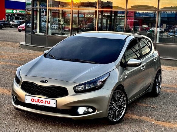2013 Kia Ceed II, бежевый, 1250000 рублей
