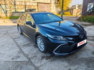 2021 Toyota Camry VIII (XV70) Рестайлинг, чёрный, 2000000 рублей, вид 2