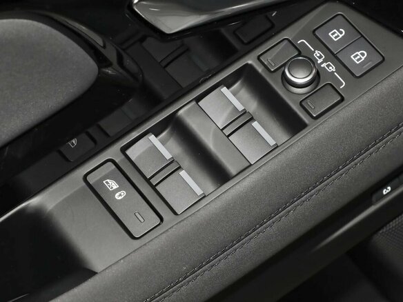 2025 Land Rover Range Rover Evoque II Рестайлинг, чёрный, 6090000 рублей - вид 19