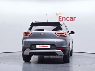 2023 Chevrolet TrailBlazer III, серебристый, 1850000 рублей, вид 4