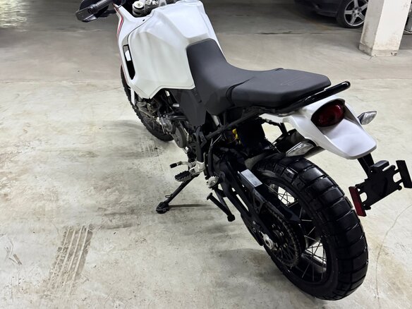2025 Ducati DesertX, белый, 1250000 рублей - вид 6
