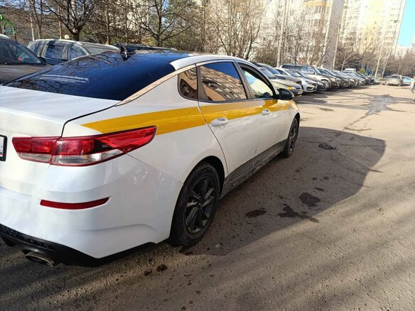 2019 Kia Optima IV Рестайлинг, белый, 900000 рублей - вид 6