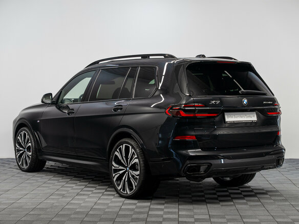 2026 BMW X7 40d I (G07) Рестайлинг, чёрный, 18390000 рублей - вид 3