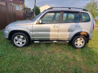 2012 Chevrolet Niva I Рестайлинг, серебристый, 700000 рублей, вид 4