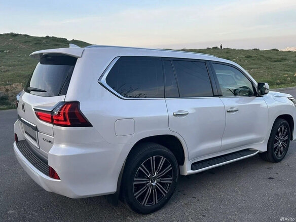 2018 Lexus LX 570 III Рестайлинг 2, белый, 7300000 рублей - вид 1
