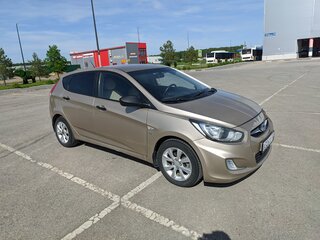 2012 Hyundai Solaris I, бежевый, 650000 рублей, вид 2