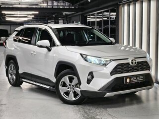 2021 Toyota RAV4 V (XA50), белый, 3980000 рублей, вид 1