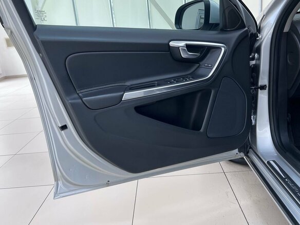 2016 Volvo S60 II Рестайлинг, серебристый, 1350000 рублей - вид 22