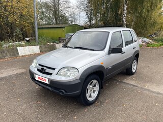 2010 Chevrolet Niva I Рестайлинг, серебристый, 525000 рублей, вид 1