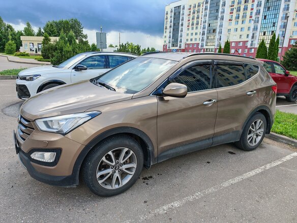 2013 Hyundai Santa Fe III, золотистый, 1900000 рублей - вид 3