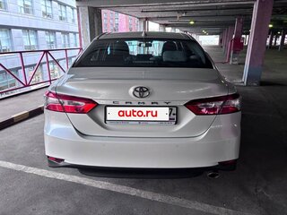 2021 Toyota Camry VIII (XV70) Рестайлинг, белый, 3050000 рублей, вид 5