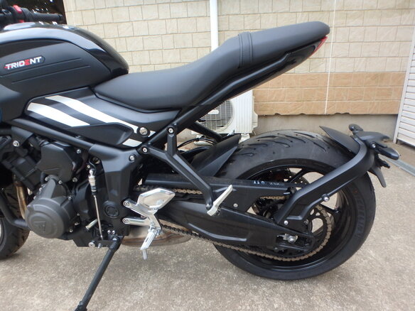 2026 Triumph Trident 660, чёрный, 1050000 рублей - вид 11