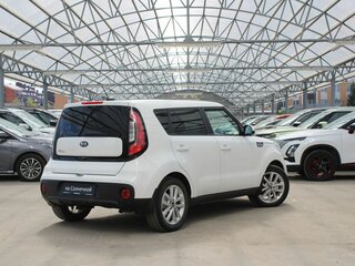 2017 Kia Soul II Рестайлинг, белый, 1270000 рублей, вид 5