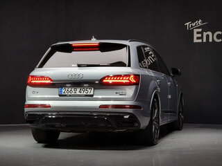 2024 Audi Q7 50 TDI II (4M) Рестайлинг, серебристый, 8964000 рублей, вид 4