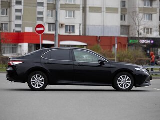 2020 Toyota Camry VIII (XV70), чёрный, 2183000 рублей, вид 4