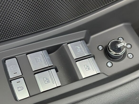 2026 Audi Q6 40 TFSI, чёрный - вид 13