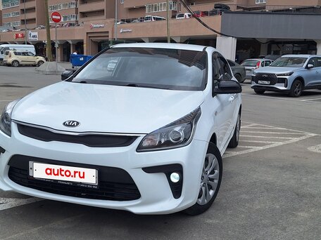 2019 Kia Rio IV, белый, 1090000 рублей, вид 4
