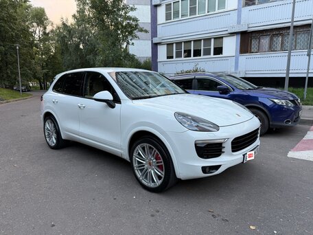 2016 Porsche Cayenne S II Рестайлинг (958), белый, 2650000 рублей, вид 3