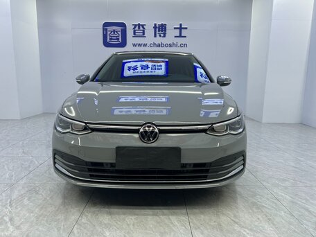 2023 Volkswagen Golf VIII, серебристый, 1990000 рублей, вид 2