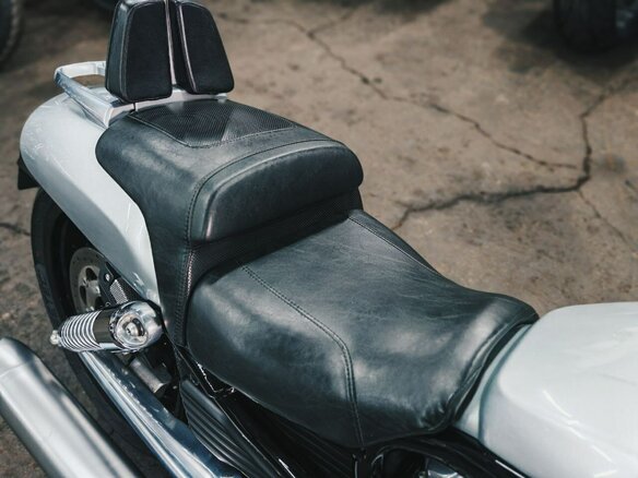 2009 Harley-Davidson V-Rod Muscle, серебристый, 1180000 рублей - вид 13