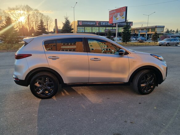 2019 Kia Sportage IV Рестайлинг, серый, 2200000 рублей - вид 4