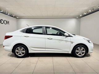 2013 Hyundai Solaris I, белый, 610000 рублей, вид 4