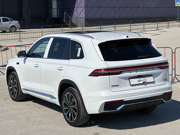 2026 Geely Monjaro (Xingyue L) I Рестайлинг 2 (China Market), белый, 4697000 рублей - вид 18