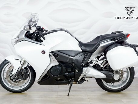 2010 Honda VFR 1200, белый, 810000 рублей, вид 2