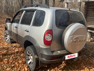 2012 Chevrolet Niva I Рестайлинг, серебристый, 550000 рублей, вид 3