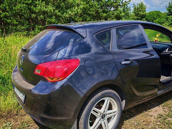 2011 Opel Astra J, чёрный, 680000 рублей - вид 3