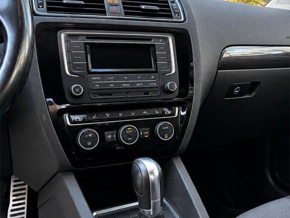 2017 Volkswagen Jetta VI Рестайлинг, белый, 1330000 рублей - вид 12