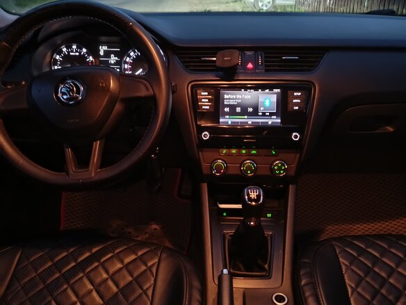 2017 Skoda Octavia III (A7), серебристый, 900000 рублей - вид 2