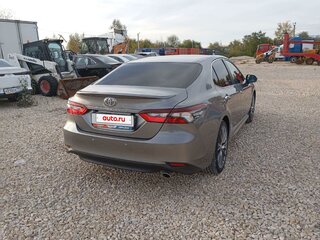 2022 Toyota Camry VIII (XV70) Рестайлинг, белый, 3870000 рублей, вид 3