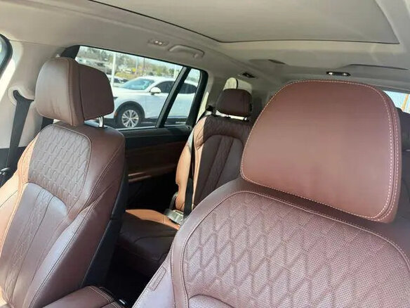 2025 BMW X7 40i I (G07) Рестайлинг, пурпурный, 9981119 рублей - вид 13