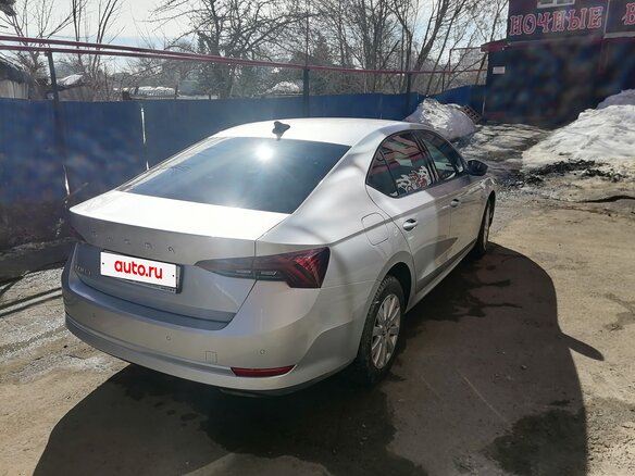 2020 Skoda Octavia IV (A8), серебристый, 2450000 рублей - вид 4