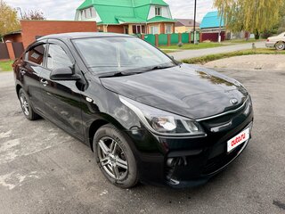 2019 Kia Rio IV, чёрный, 1500000 рублей, вид 2