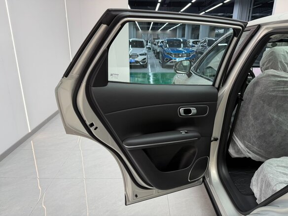2026 Changan Qiyuan Q05 51.9 kWh II, бежевый, 2250000 рублей - вид 17