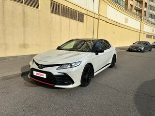 2021 Toyota Camry VIII (XV70) Рестайлинг, белый, 3500000 рублей, вид 1