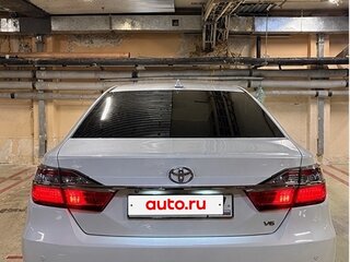2017 Toyota Camry VII (XV50) Рестайлинг 2, белый, 3100000 рублей, вид 2