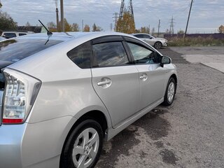 2011 Toyota Prius III (XW30), серебристый, 1000000 рублей, вид 3