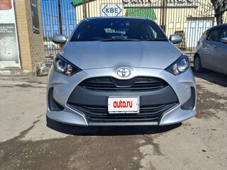 2021 Toyota Yaris IV, серебристый, 1170000 рублей, вид 2