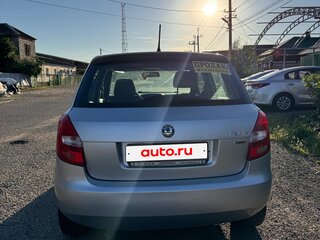 2012 Skoda Fabia II Рестайлинг, серебристый, 650000 рублей, вид 2
