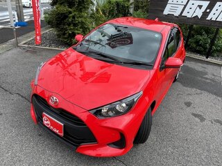 2023 Toyota Yaris IV, красный, 1073000 рублей, вид 1